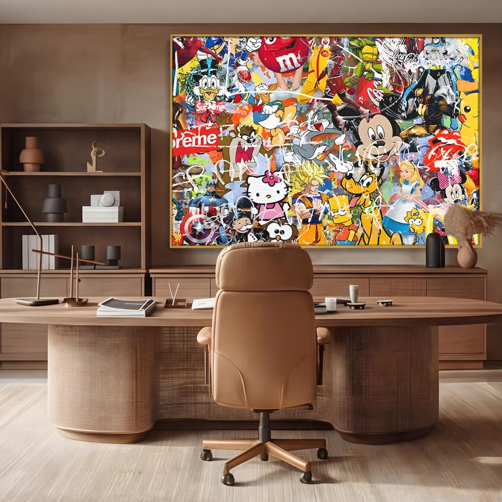 Tablou canvas cu tablou canvas cu personaje din desene animate, in rama de aluminiu auriu, pe perete intr-un birou
